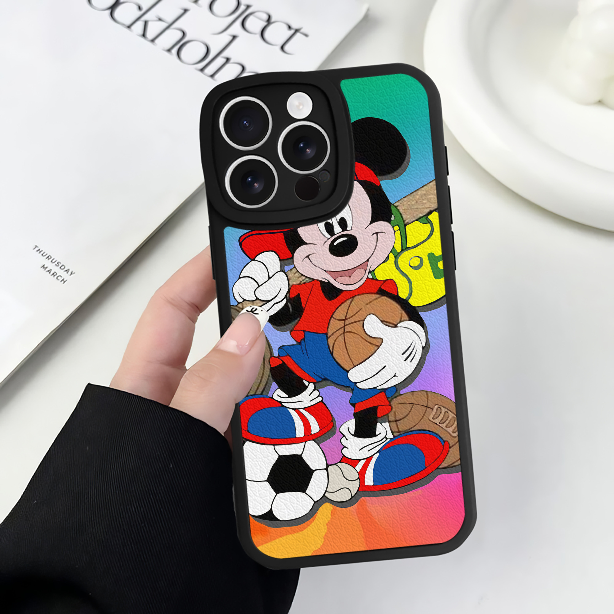 （画像用） ミッキーマウス Mickey Mouse 【iPhone 16シリーズ対応】シリコンスマホケース（レザー調） 材質：シリコン